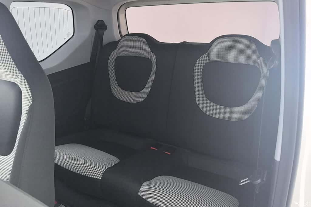 Wuling MINIEV, 2024 11