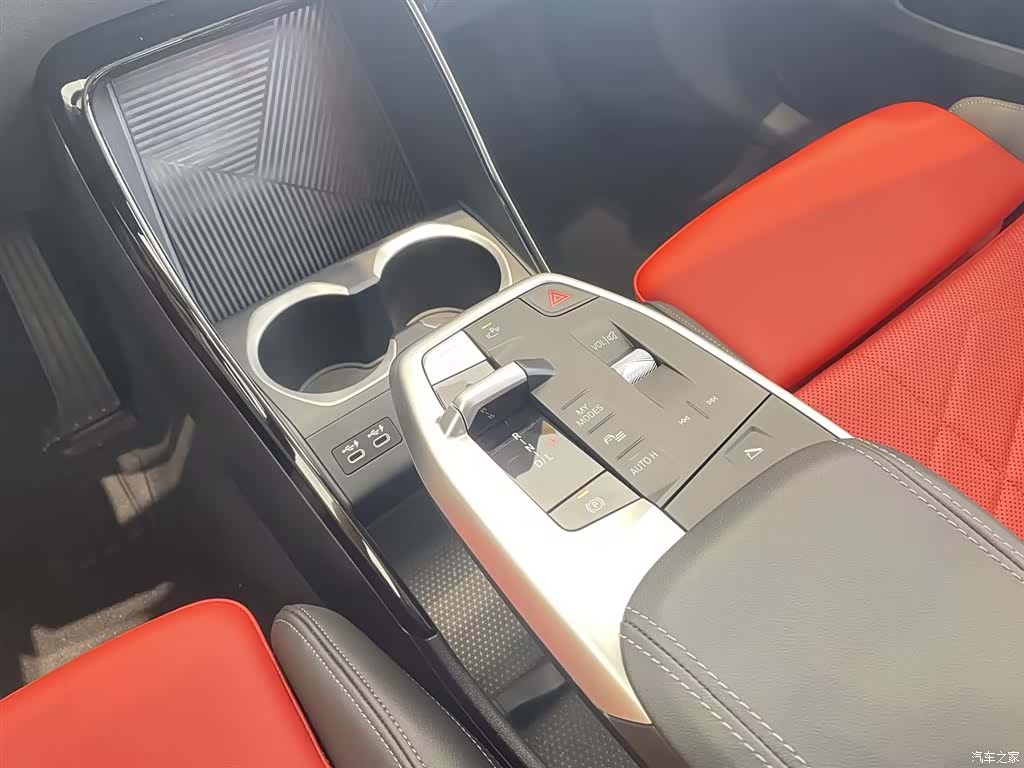 BMW X2, 2025 12