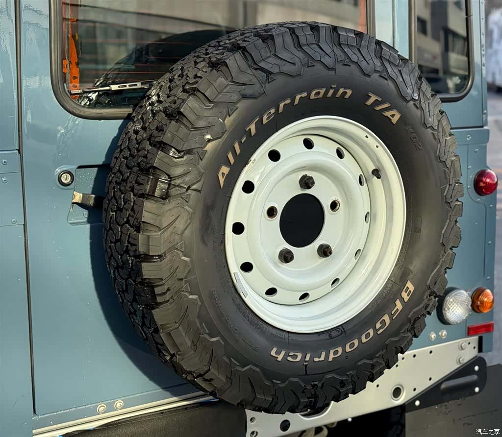 Land Rover Defender, 2011 15