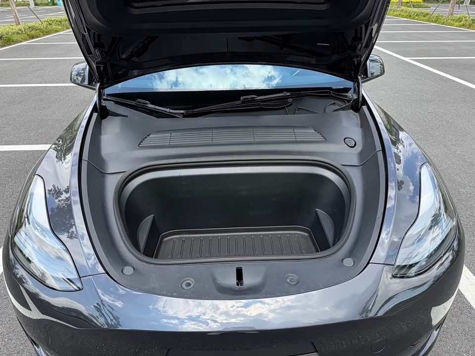 Tesla Model Y Tesla Model Y