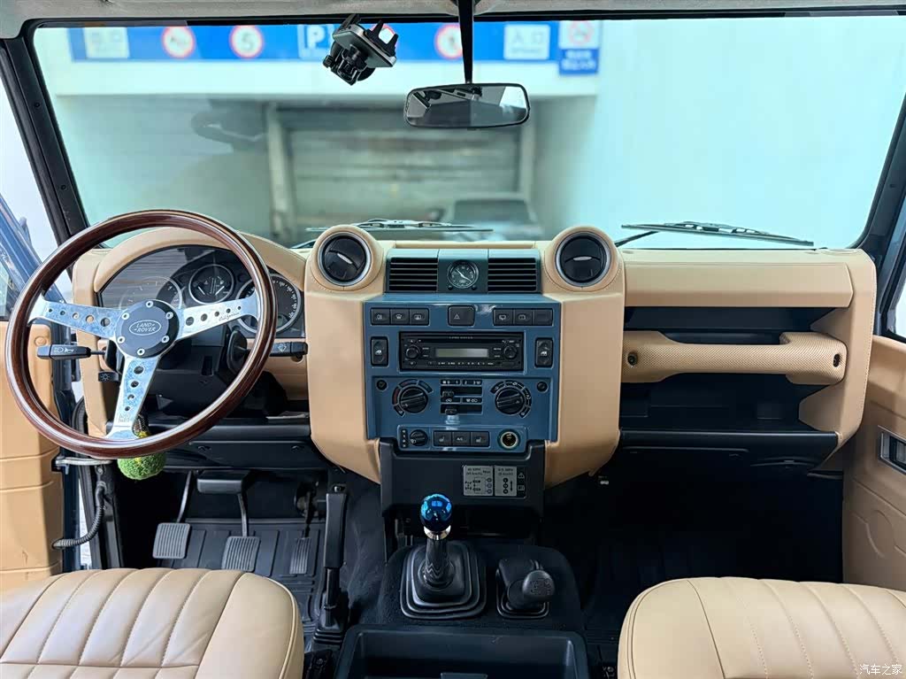 Land Rover Defender, 2011 13