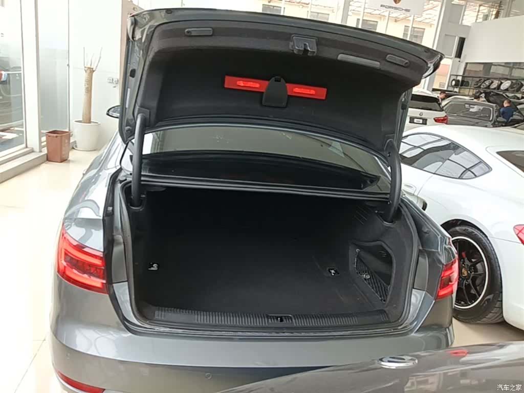 Audi A4L, 2018 19