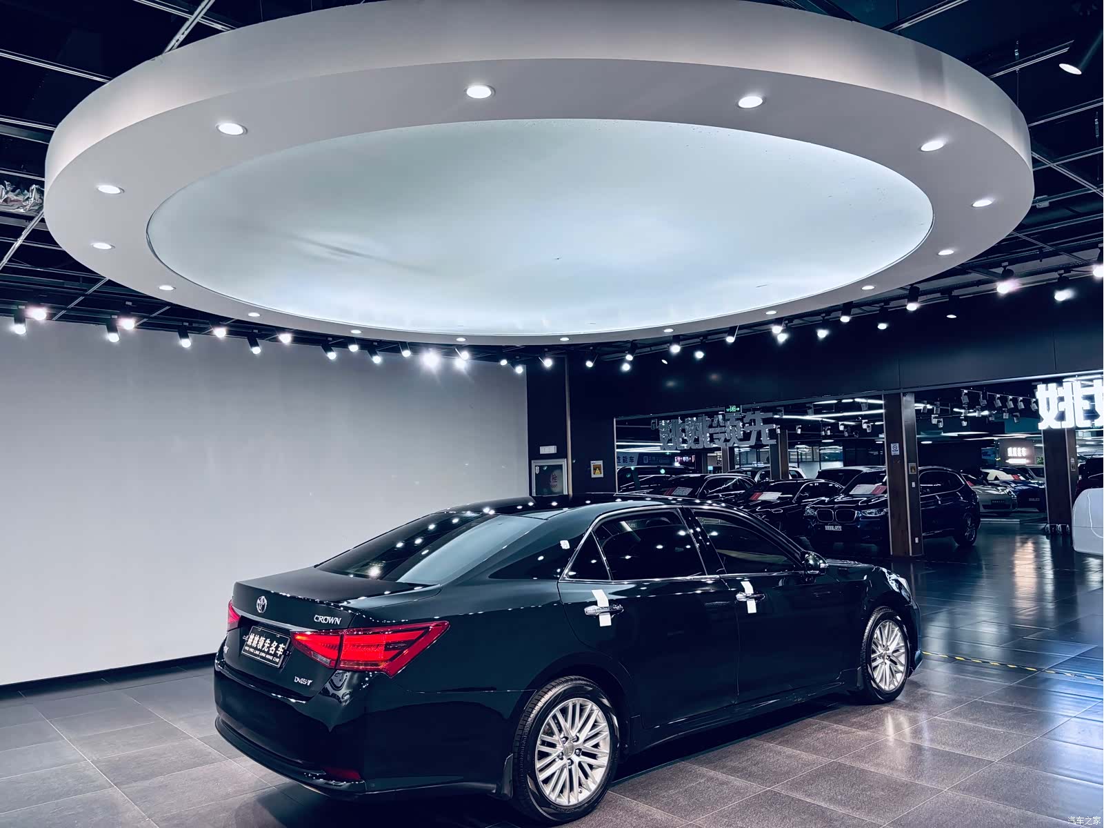 Toyota Crown, 2017 3