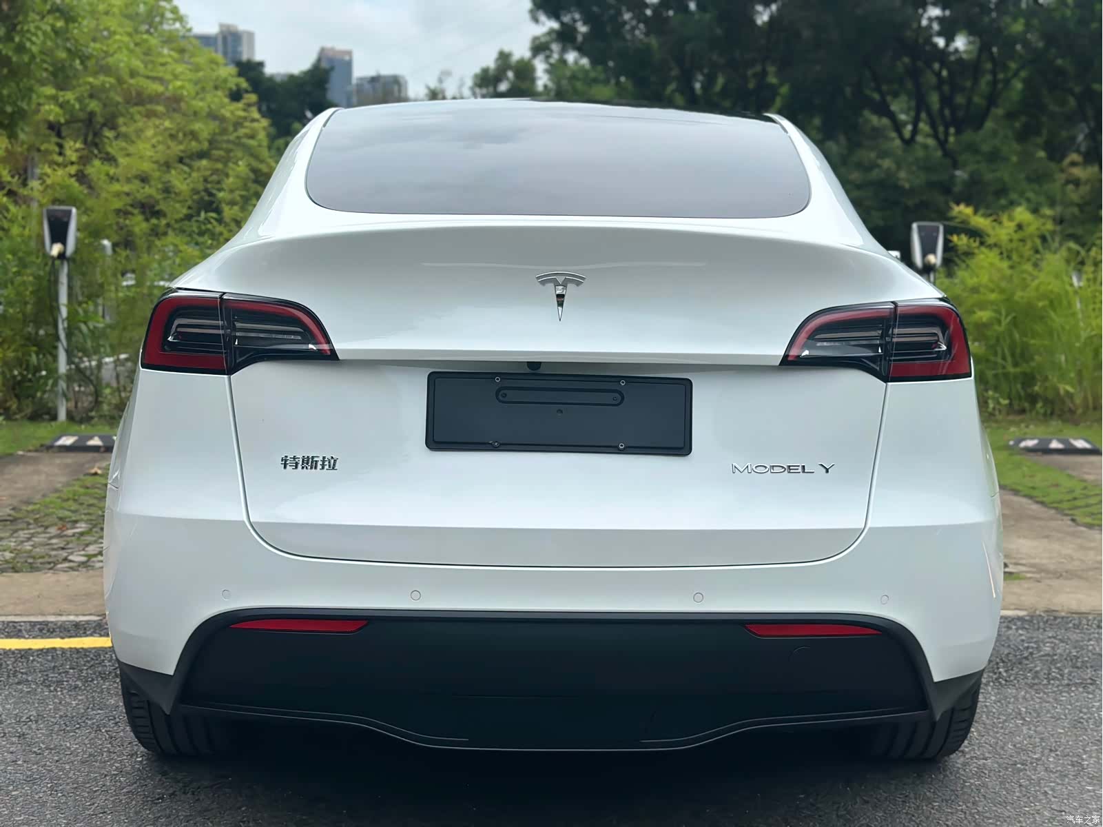 Tesla Model Y, 2022 4