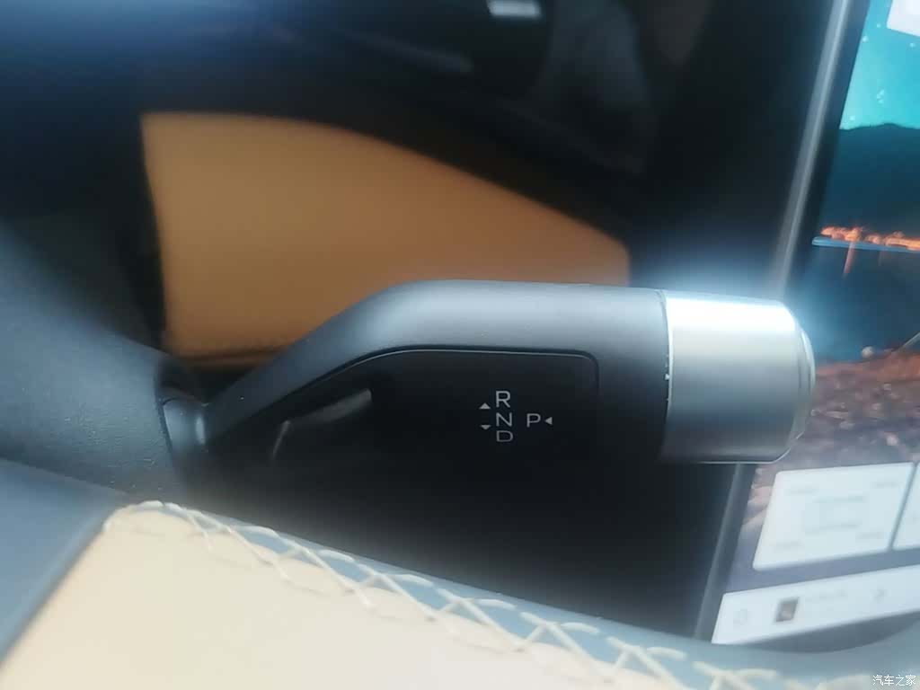 Geely Galaxy L7, 2023 14