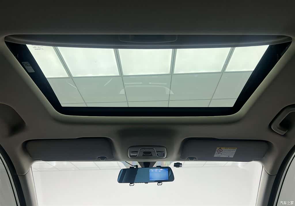 Geely Coolray, 2022 21