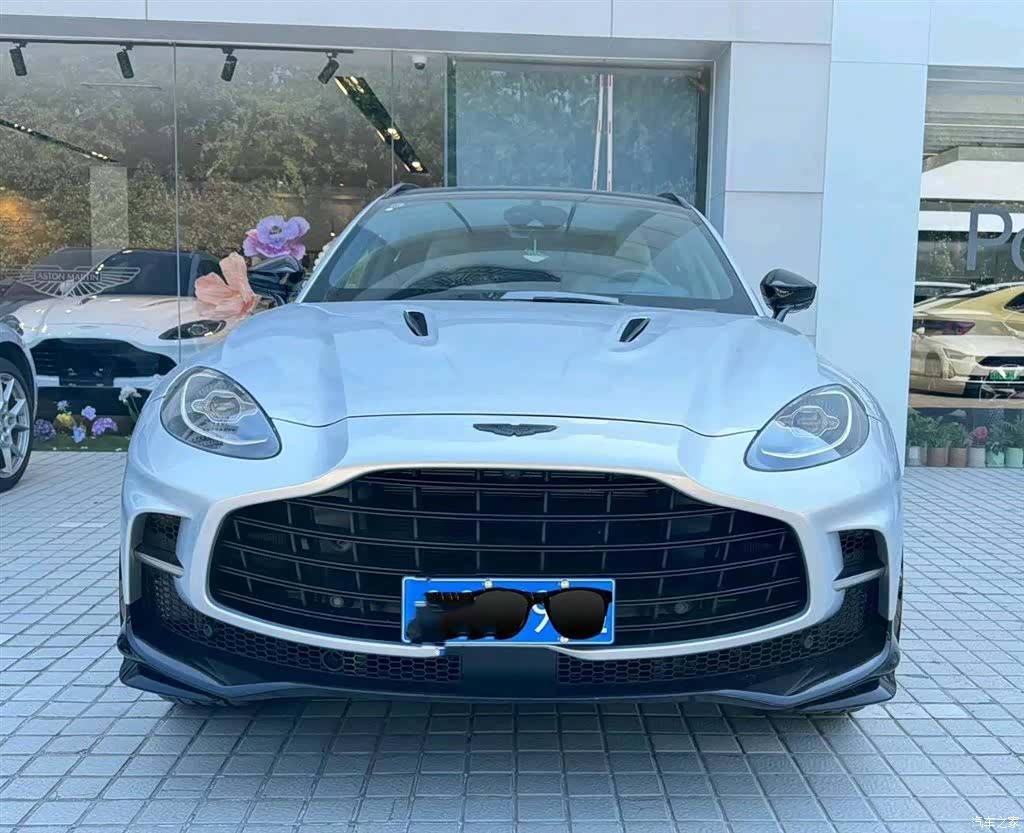 Aston Martin DBX, 2024 2