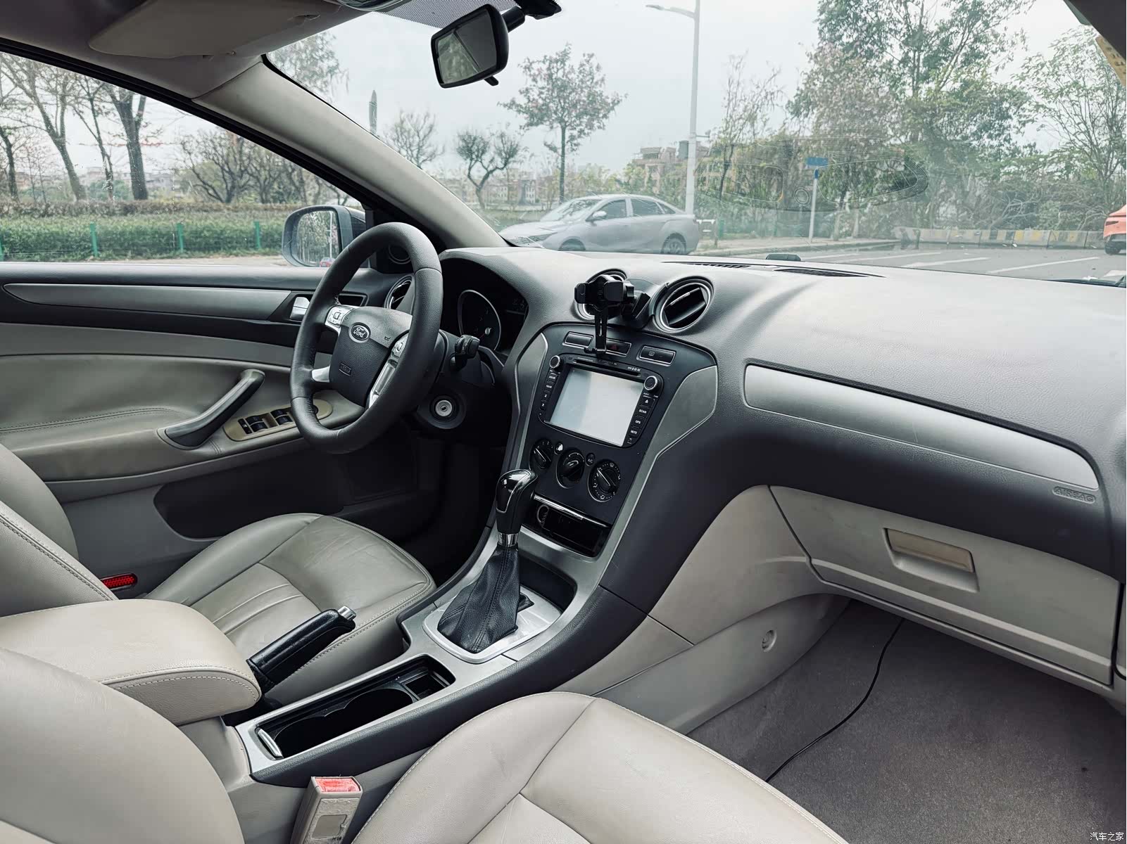 Ford Mondeo, 2011 22