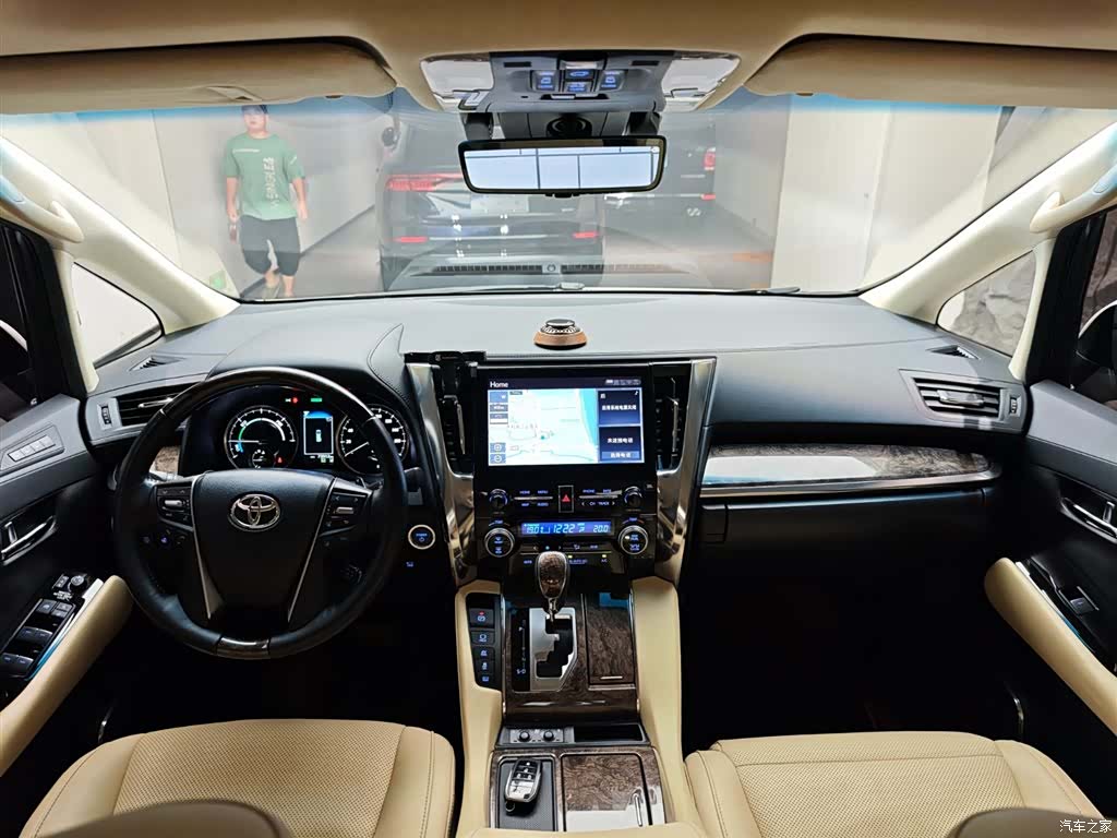 Toyota Alphard, 2022 13