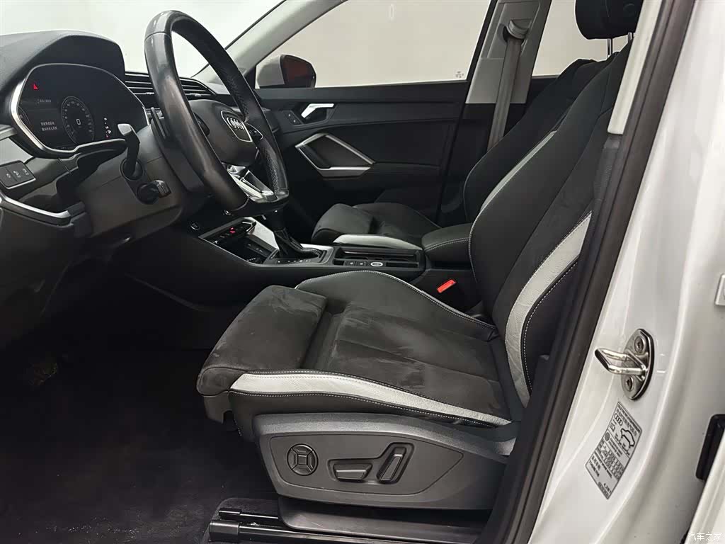 Audi Q3, 2022 10