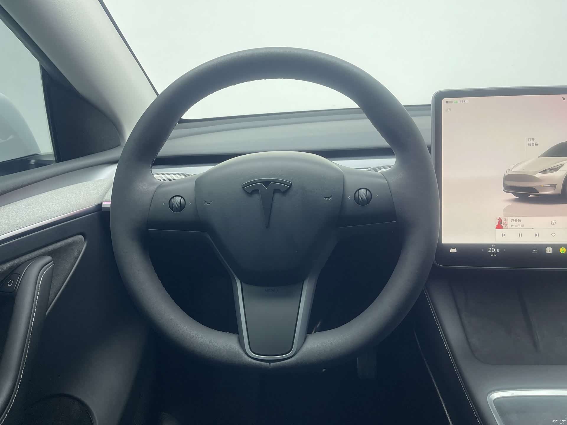 Tesla Model Y, 2024 16