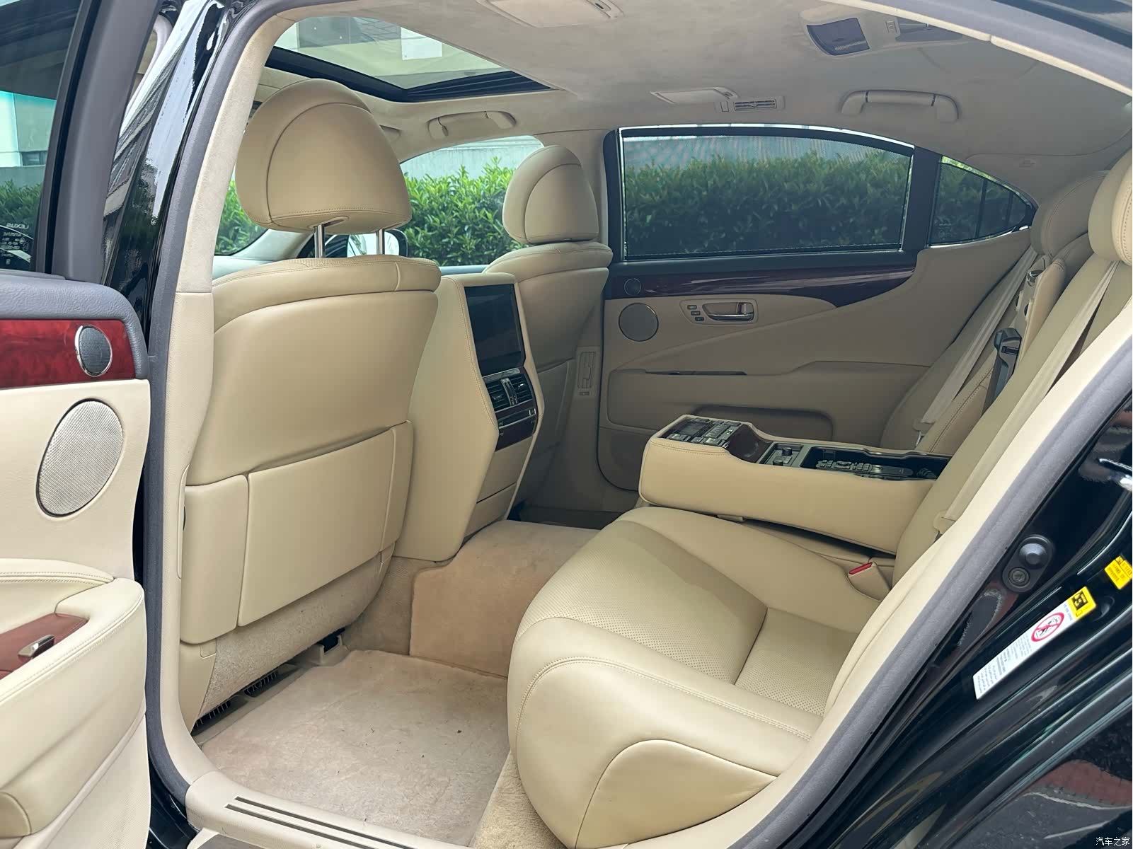 Lexus LS, 2010 10
