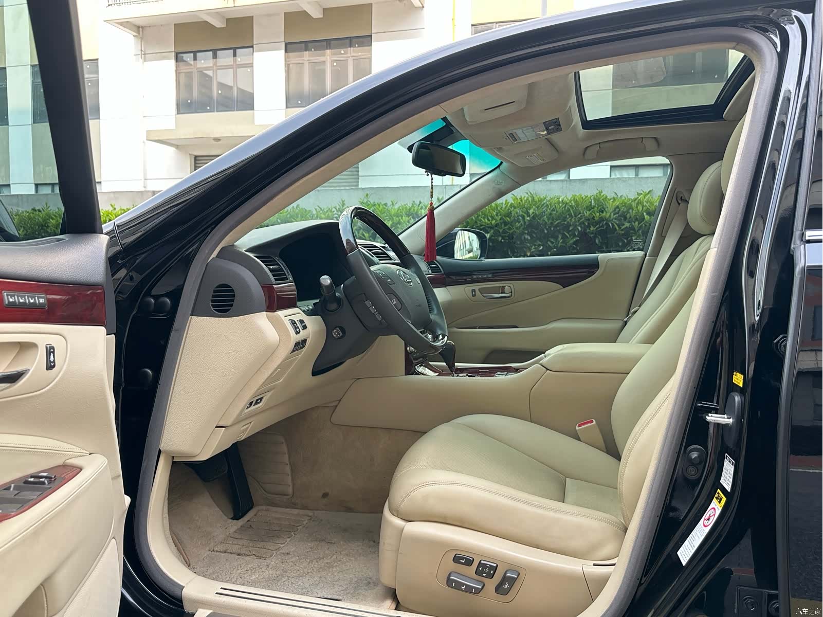 Lexus LS, 2010 7