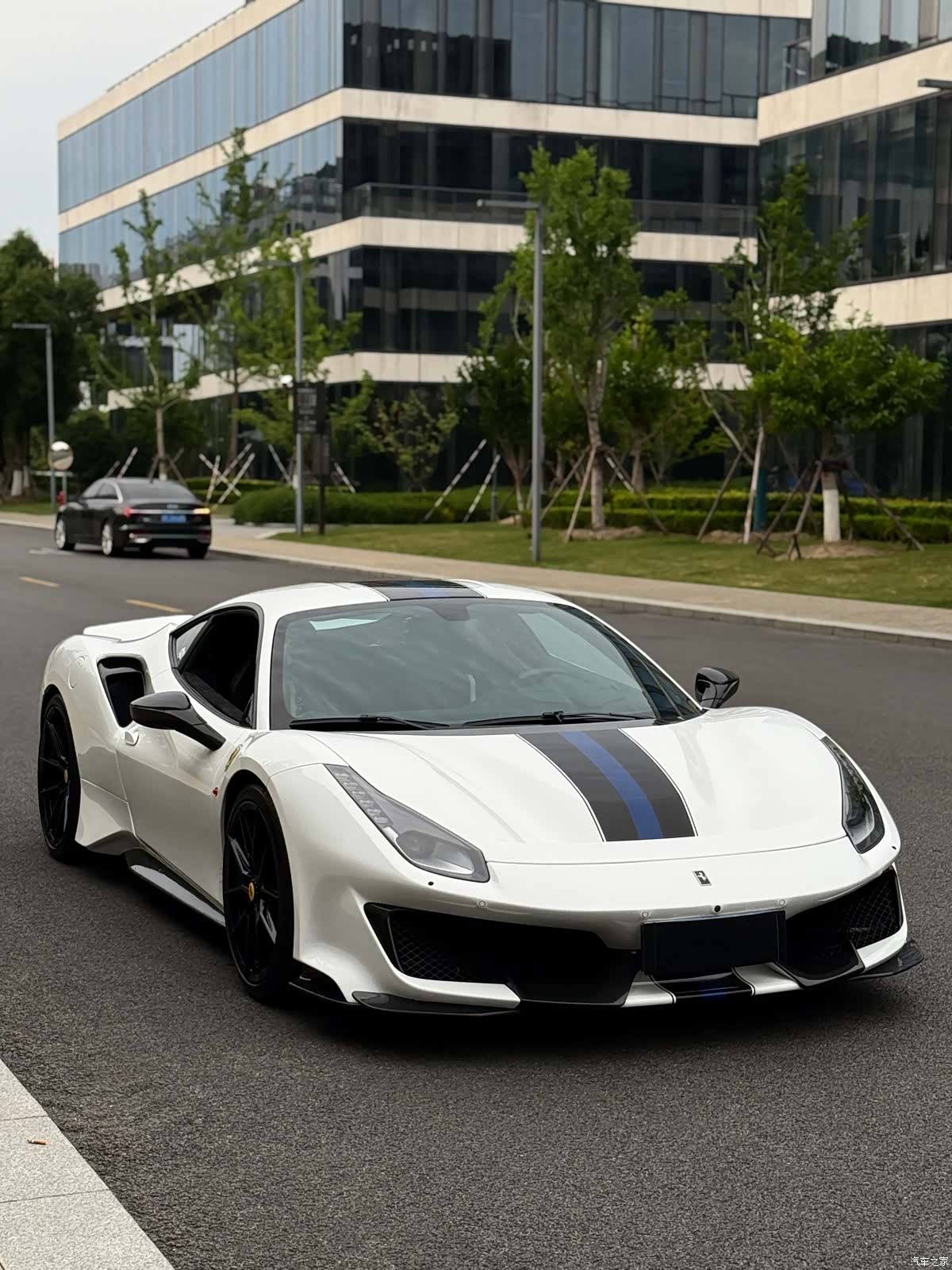 Ferrari 488, 2016 3
