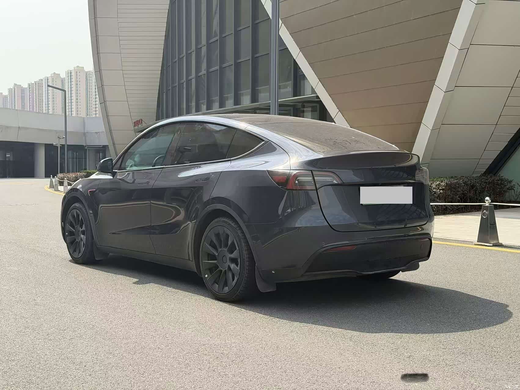 Tesla Model Y, 2023 4