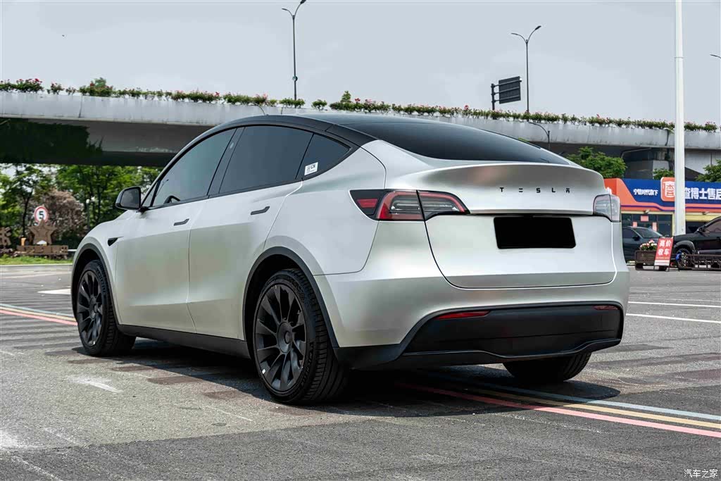 Tesla Model Y, 2024 6