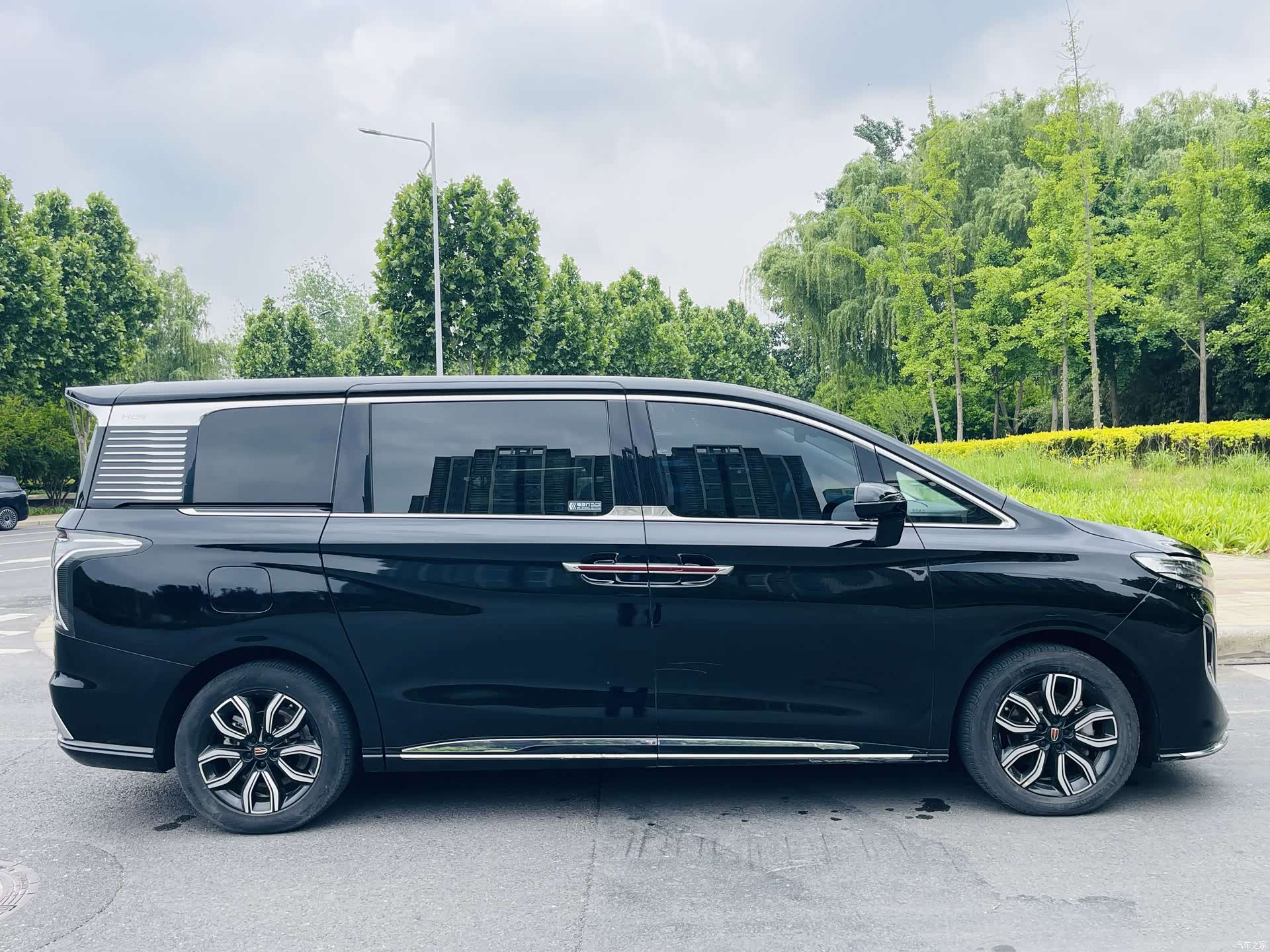 Hongqi HQ9, 2023 33