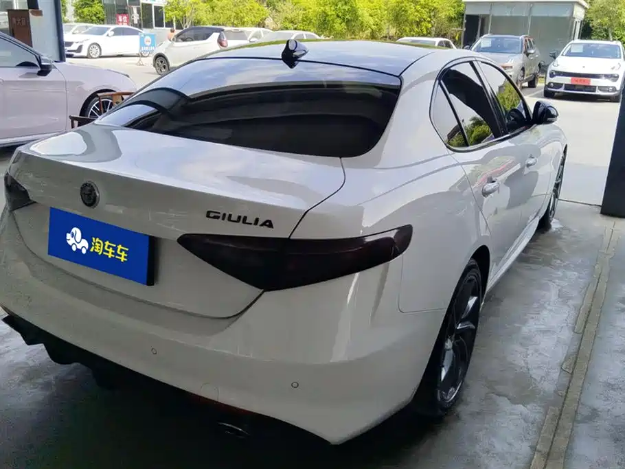 Alfa Romeo Giulia Alfa Romeo Giulia