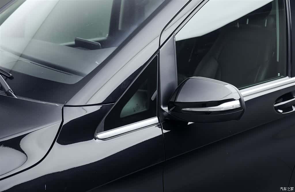 Mercedes-Benz V-Class, 2024 10