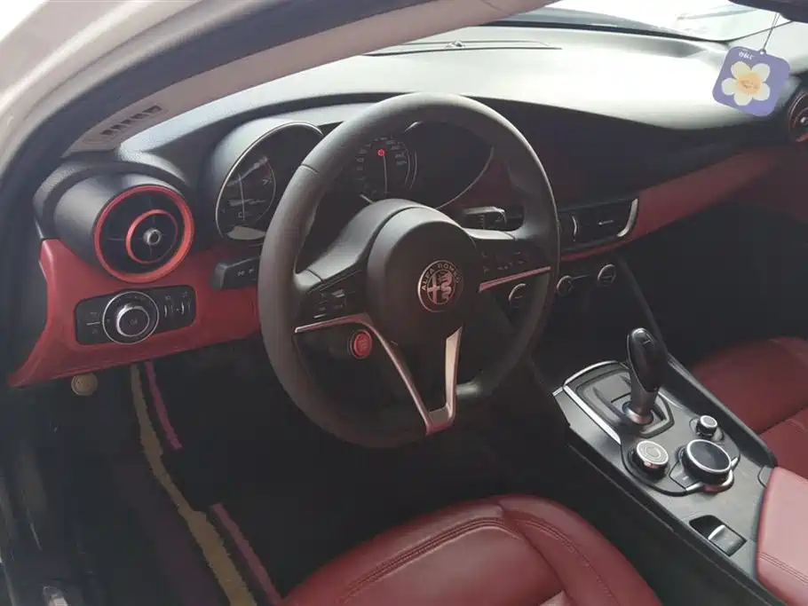 Alfa Romeo Giulia Alfa Romeo Giulia