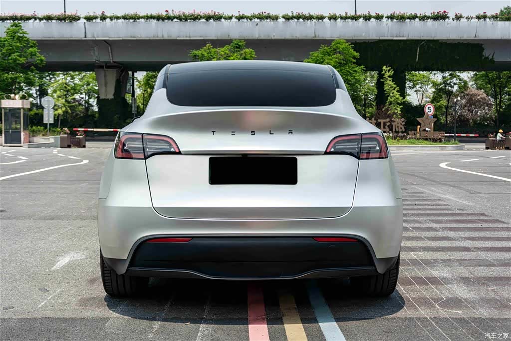 Tesla Model Y, 2024 7