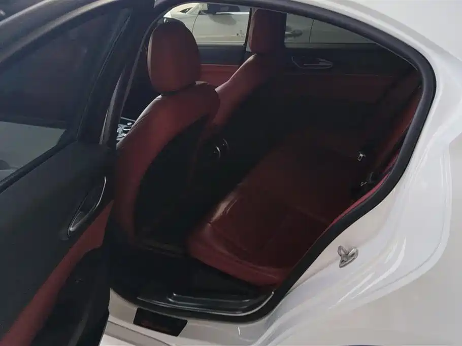 Alfa Romeo Giulia Alfa Romeo Giulia