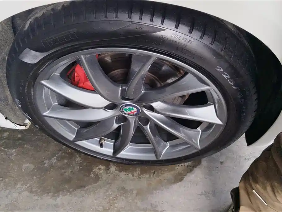 Alfa Romeo Giulia Alfa Romeo Giulia