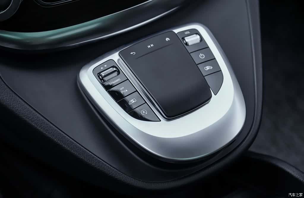Mercedes-Benz V-Class, 2024 21