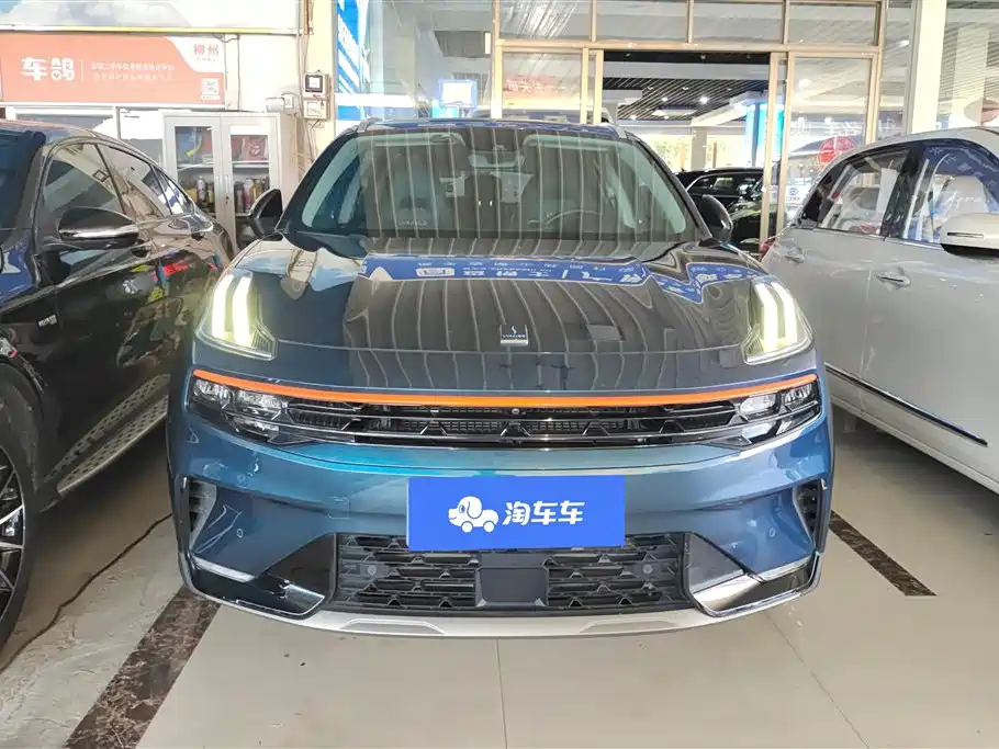 Lynk & Co 06