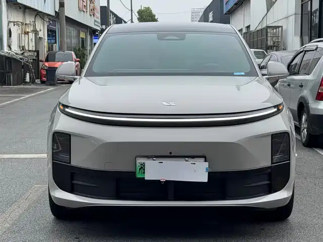 Li Auto L6 2024 — купить из Китая под заказ