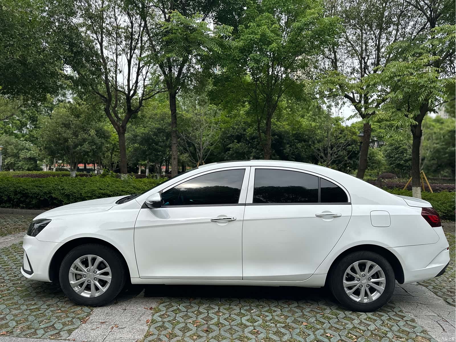 Geely Emgrand, 2022 7