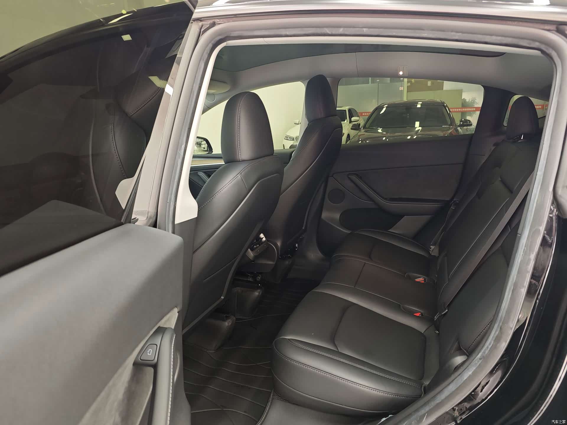 Tesla Model Y, 2023 13