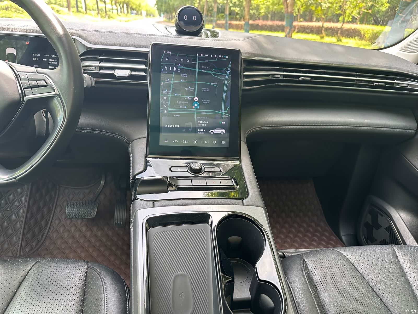 NIO ES8, 2019 11