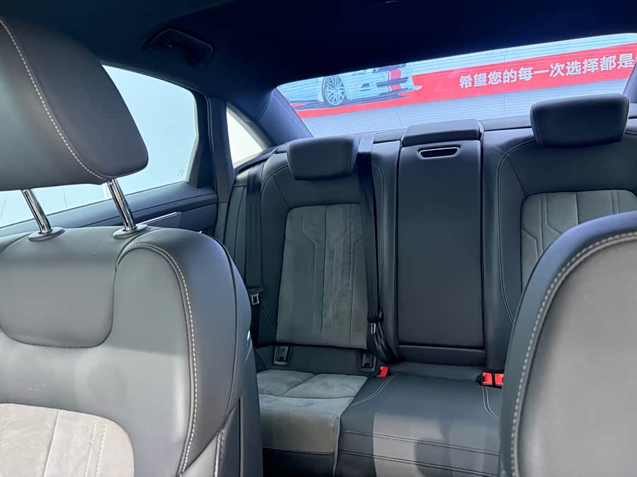 Audi A6L 2024, фото 10