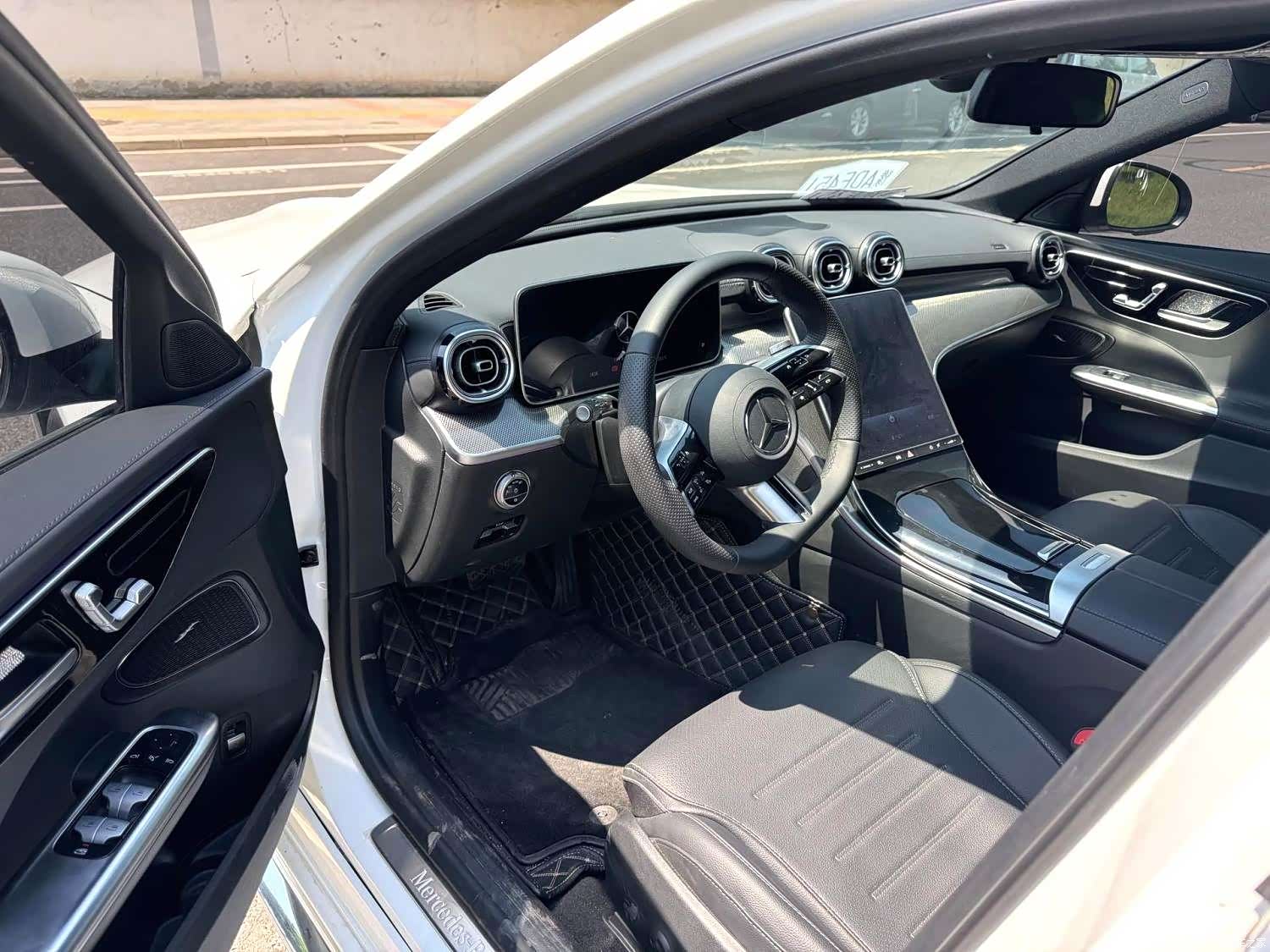 Mercedes-Benz C-Class, 2024 4
