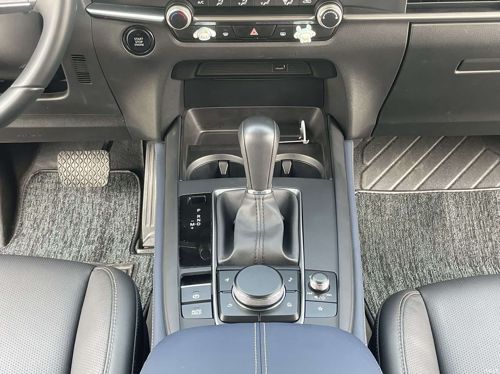 Mazda CX-30, 2023 11