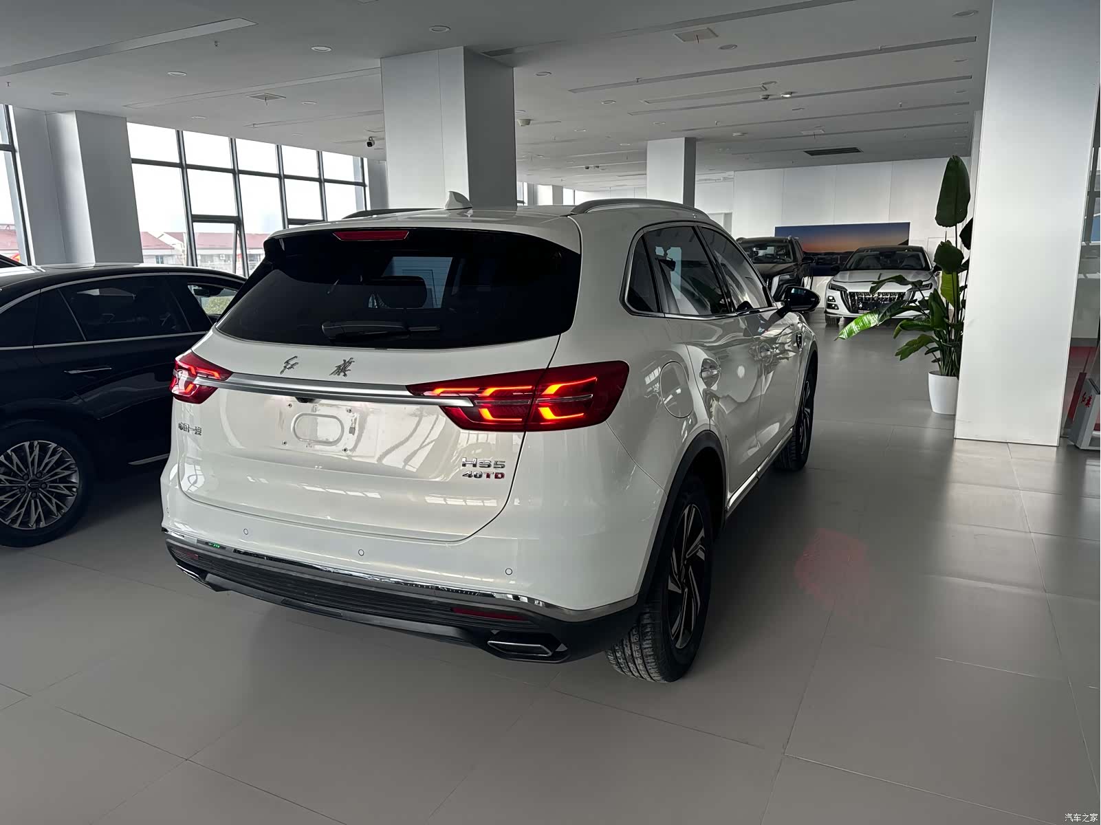 Hongqi HS5, 2021 3