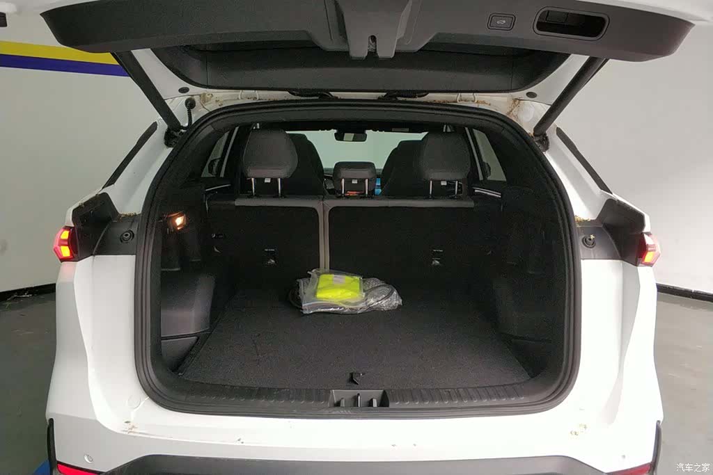 Geely Galaxy L7, 2025 4
