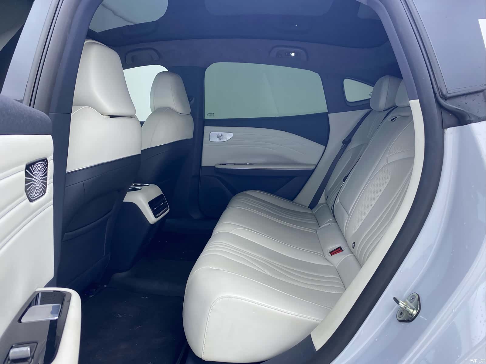 Geely E8, 2024 13