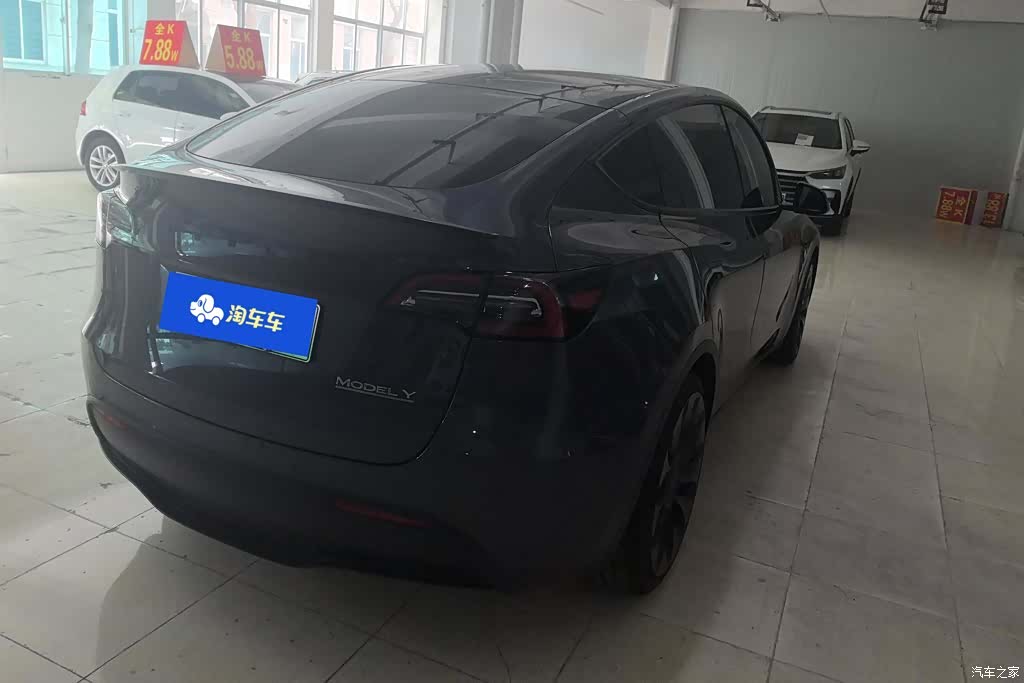 Tesla Model Y, 2021 3