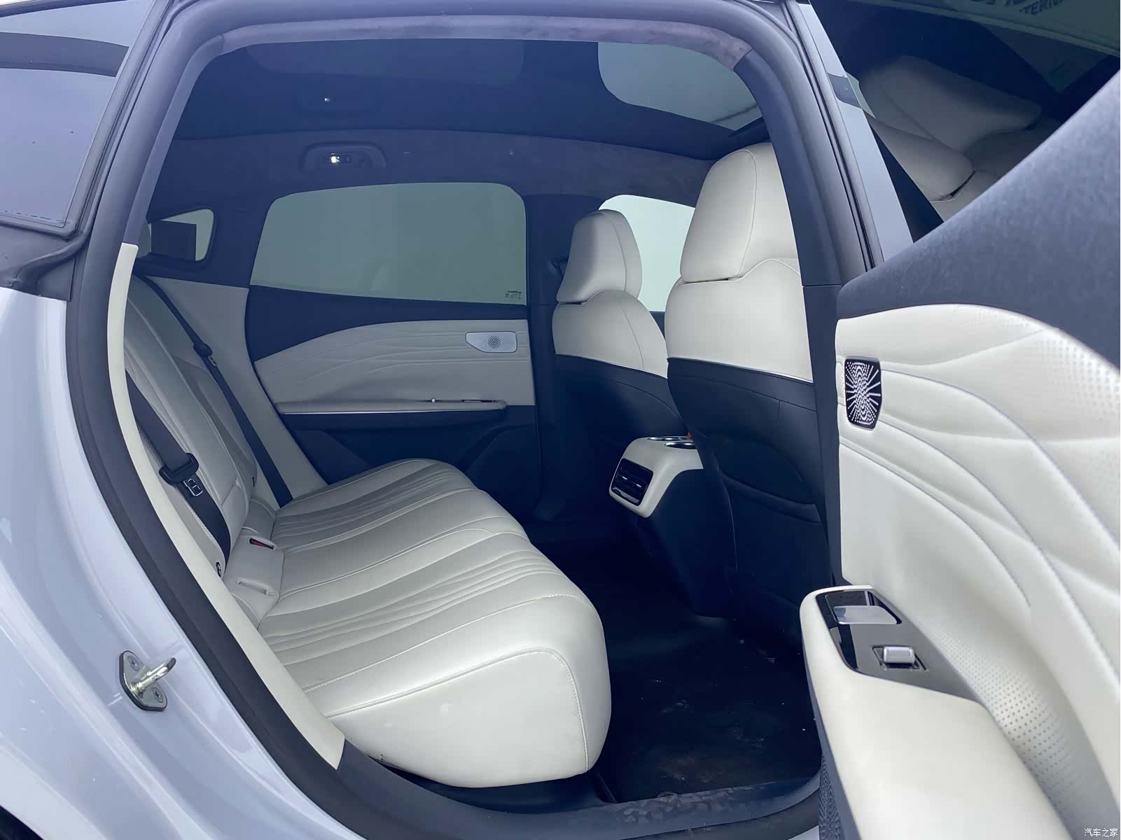 Geely E8, 2024 15