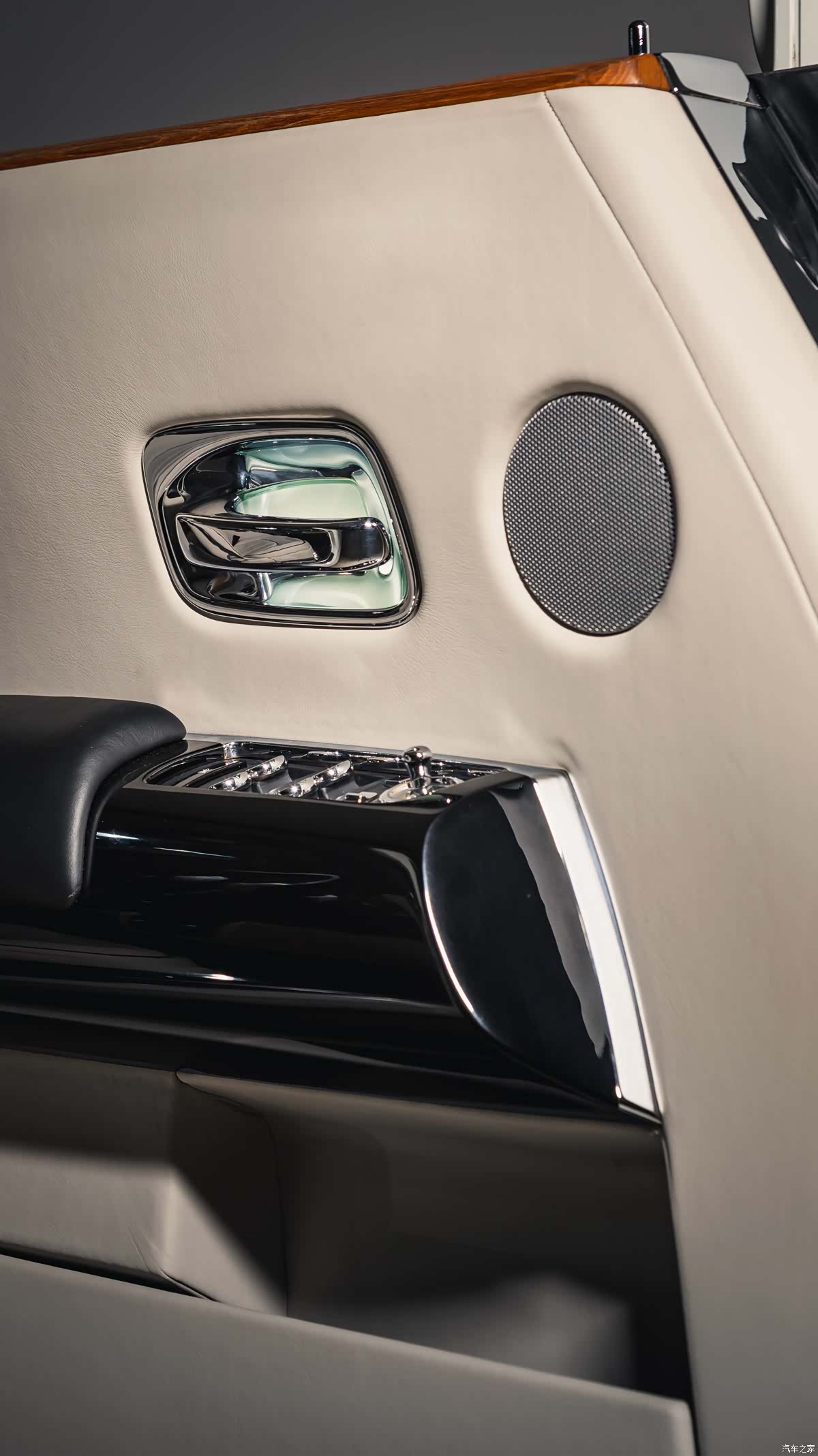 Rolls-Royce Phantom, 2015 9