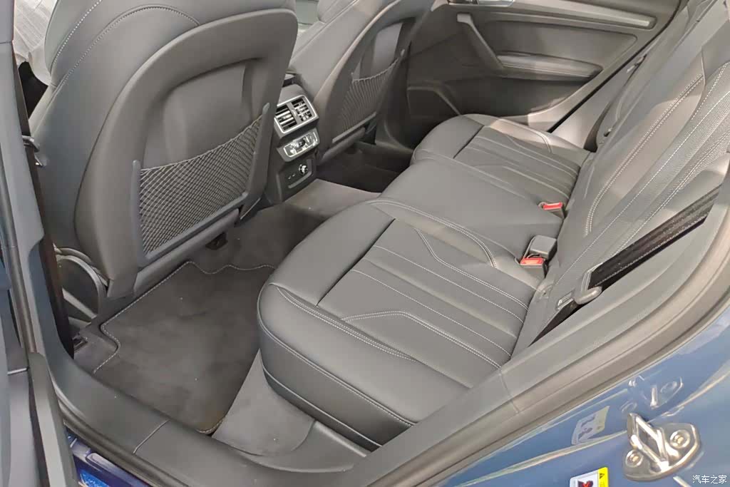 Audi Q5L, 2025 11