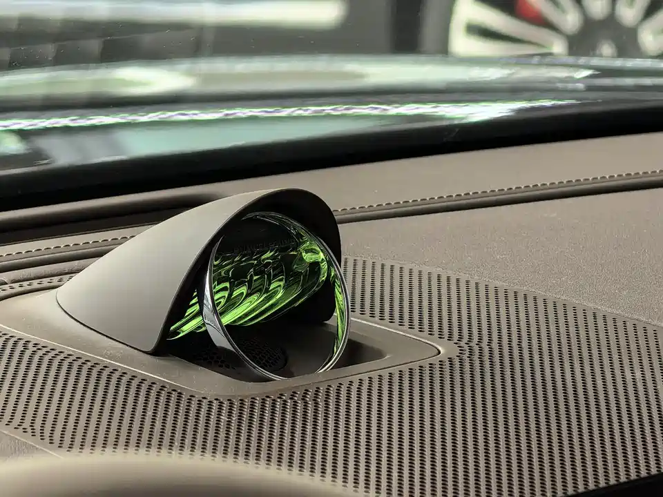 AITO Ask the world M9