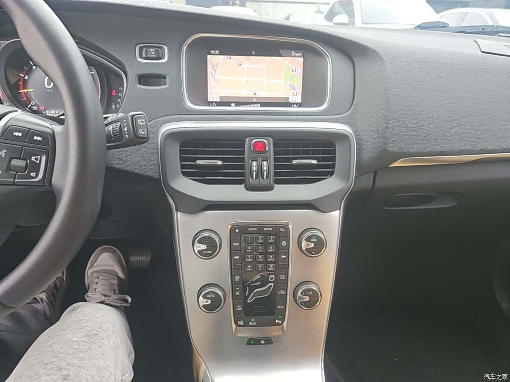 Volvo V40, 2018 13