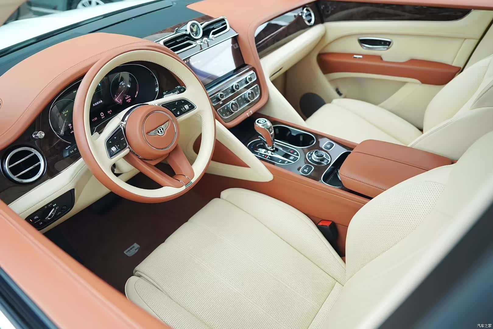 Bentley Bentayga, 2021 3