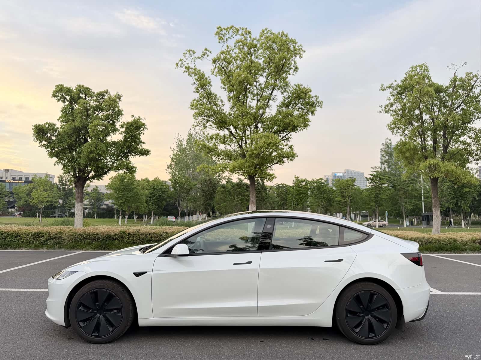Tesla Model 3, 2025 12