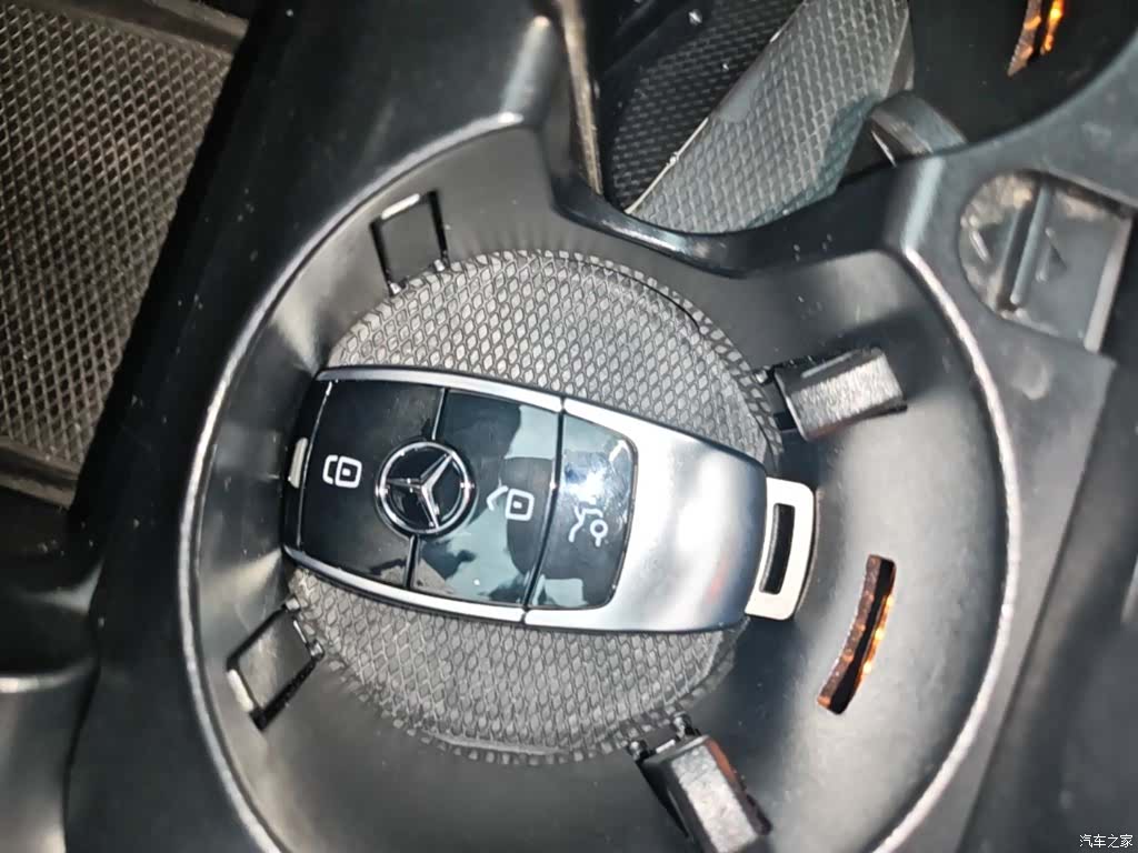 Mercedes-Benz E-Class, 2022 15