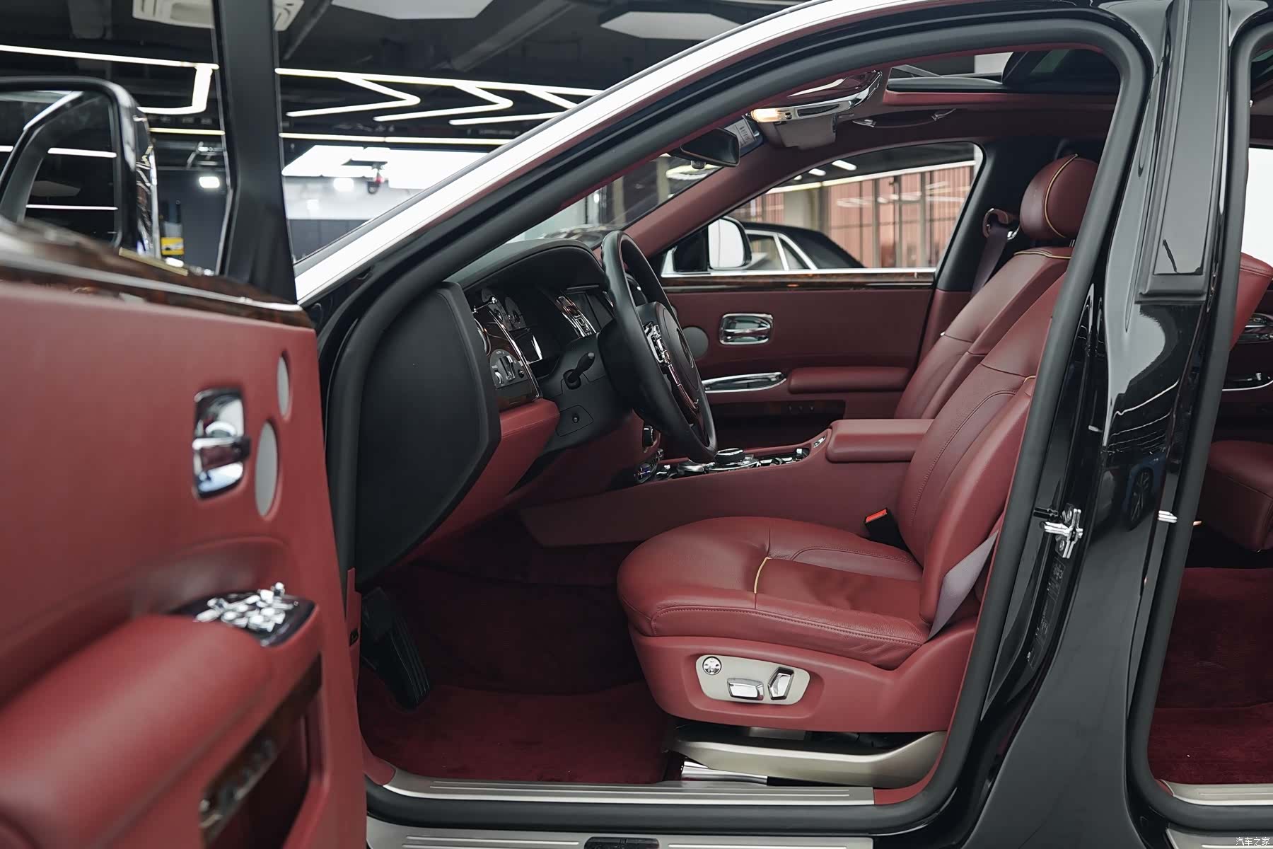 Rolls-Royce Ghost, 2015 все фото