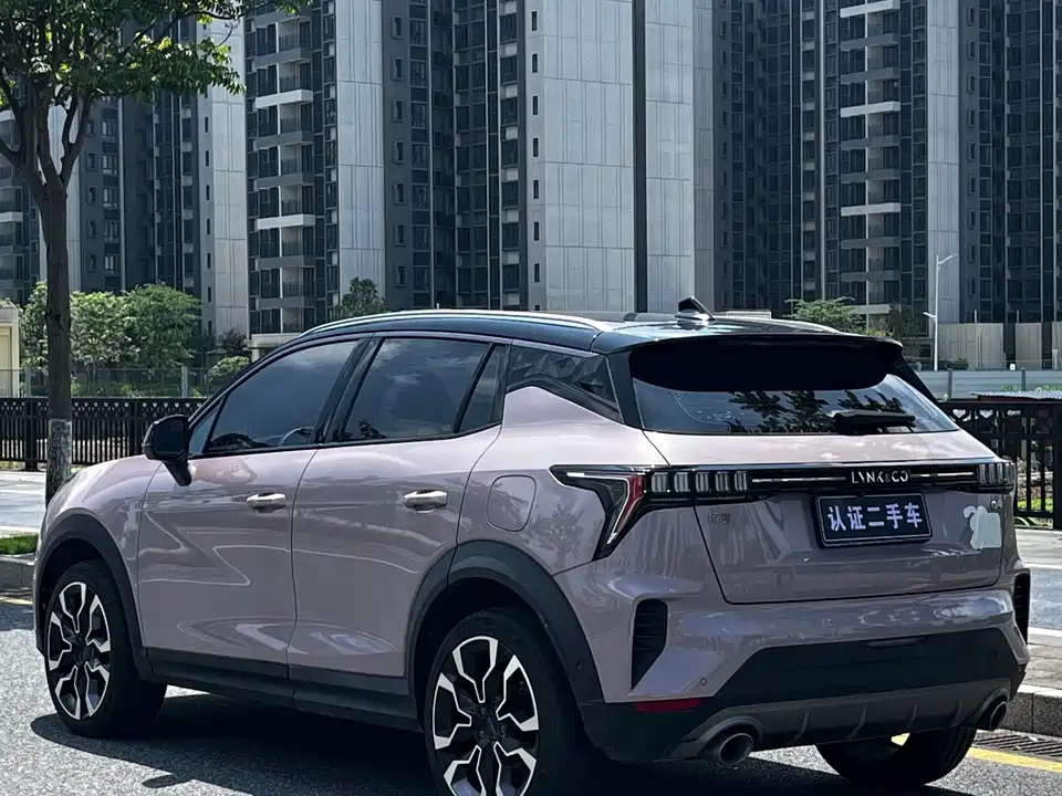 Lynk & Co 06